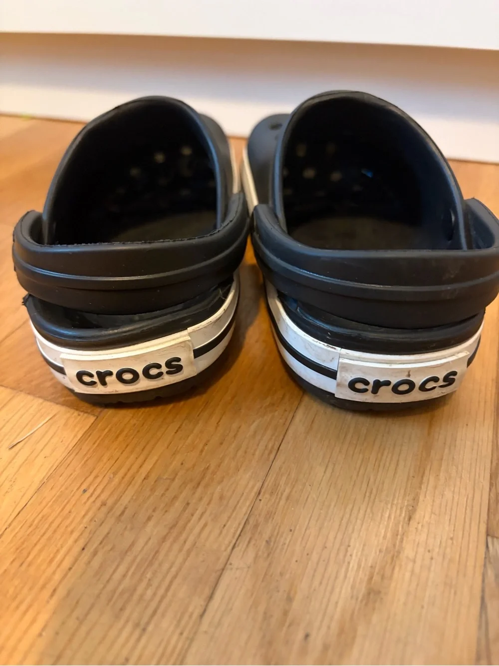 Kid’s black Croc slip on shoe with white band size 8